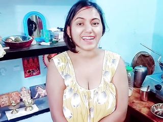 Hot desi indian girl bigg big in the room