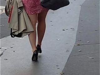 Milf&#039_s big donk in the streets of Paris !! (What would you do to her bunghole ?)
